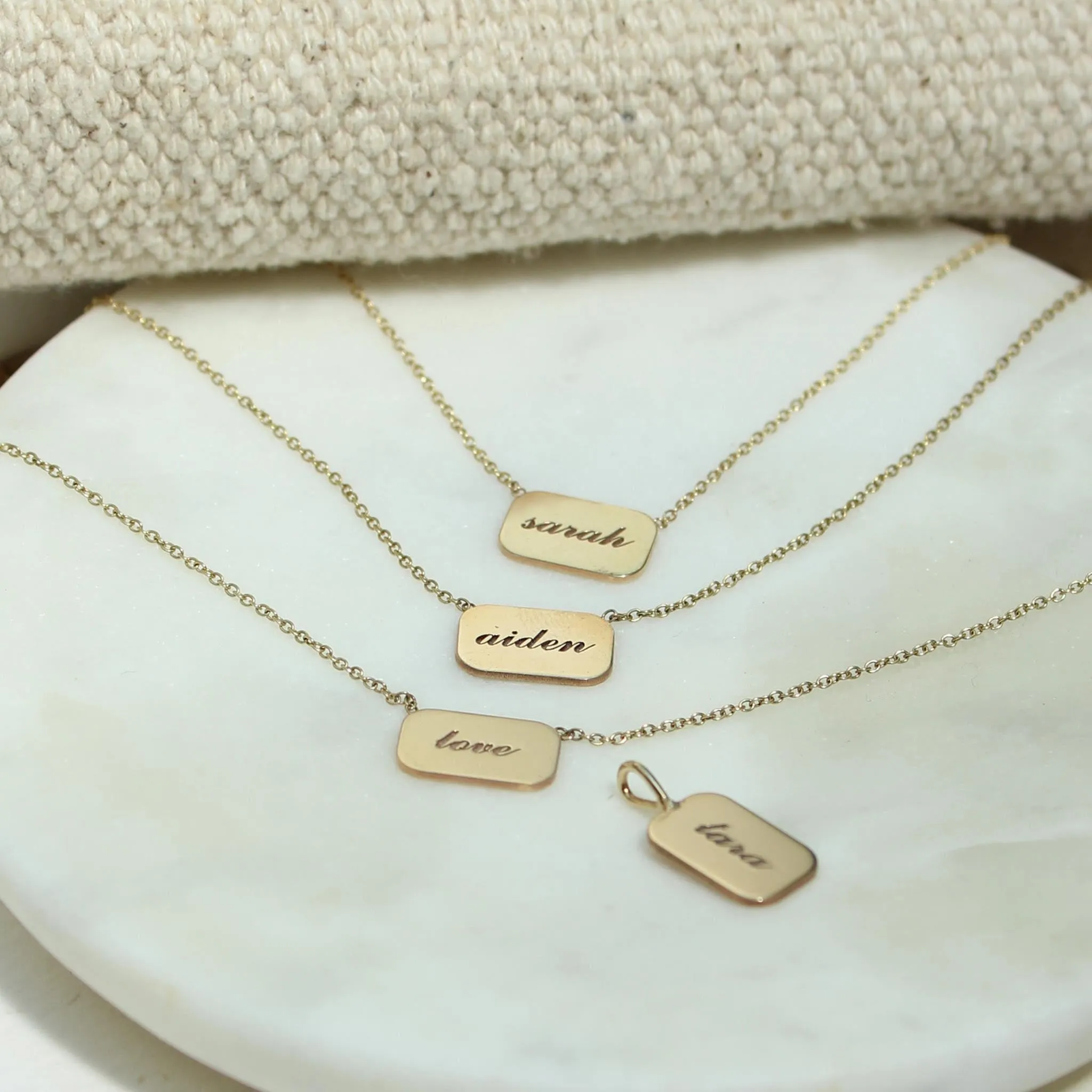 14k Personalized Rounded Rectangle Nameplate Necklace