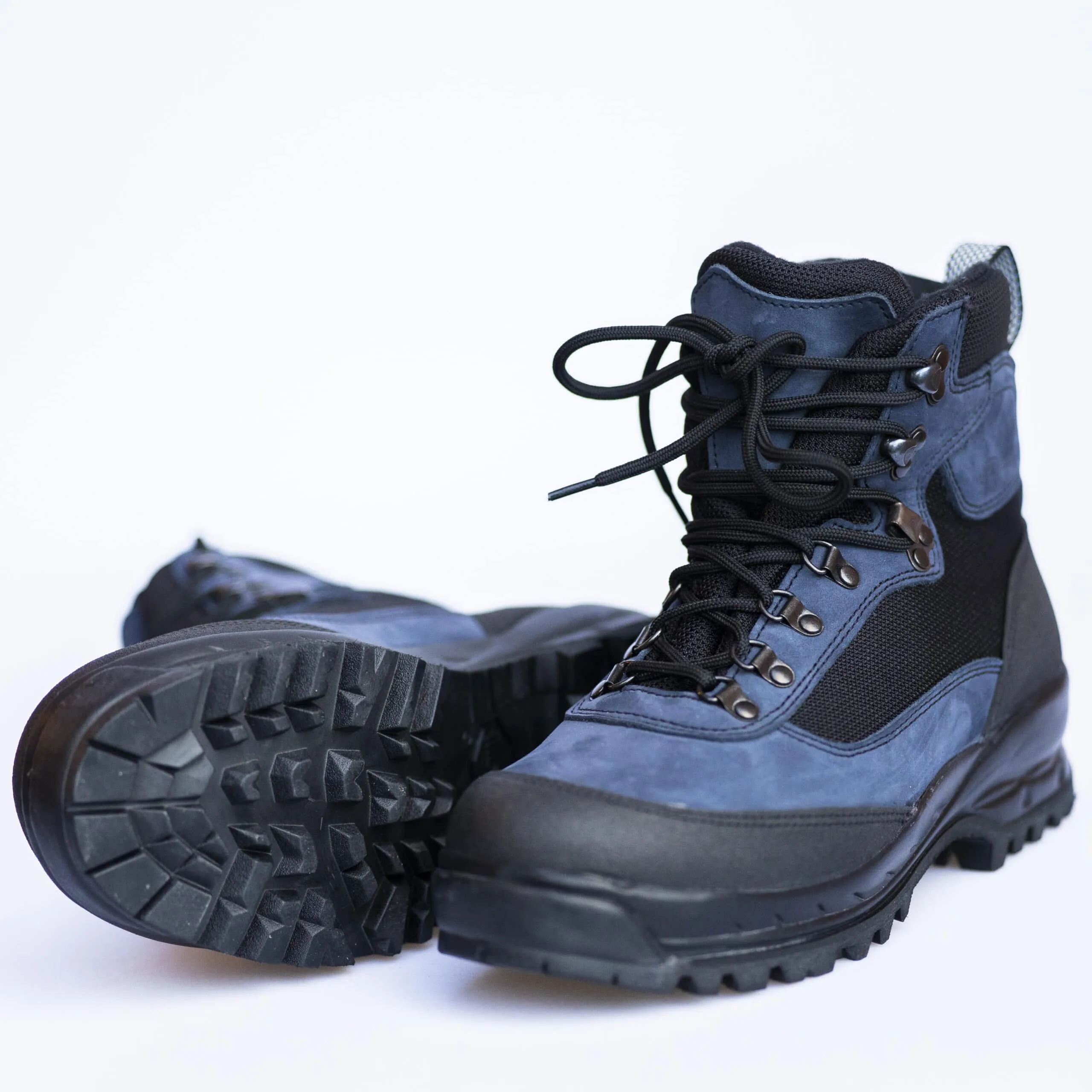 550 Navy Hiking boots