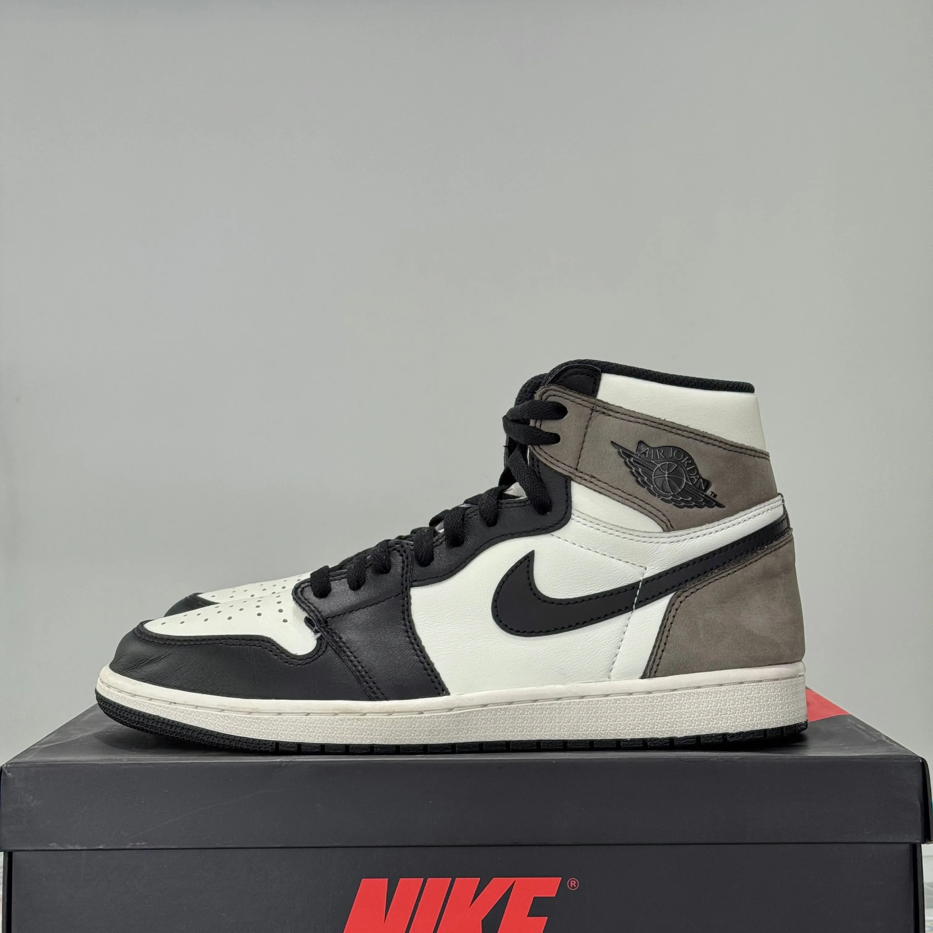 Air Jordan 1 Retro High Dark Mocha (44.5) - Usado
