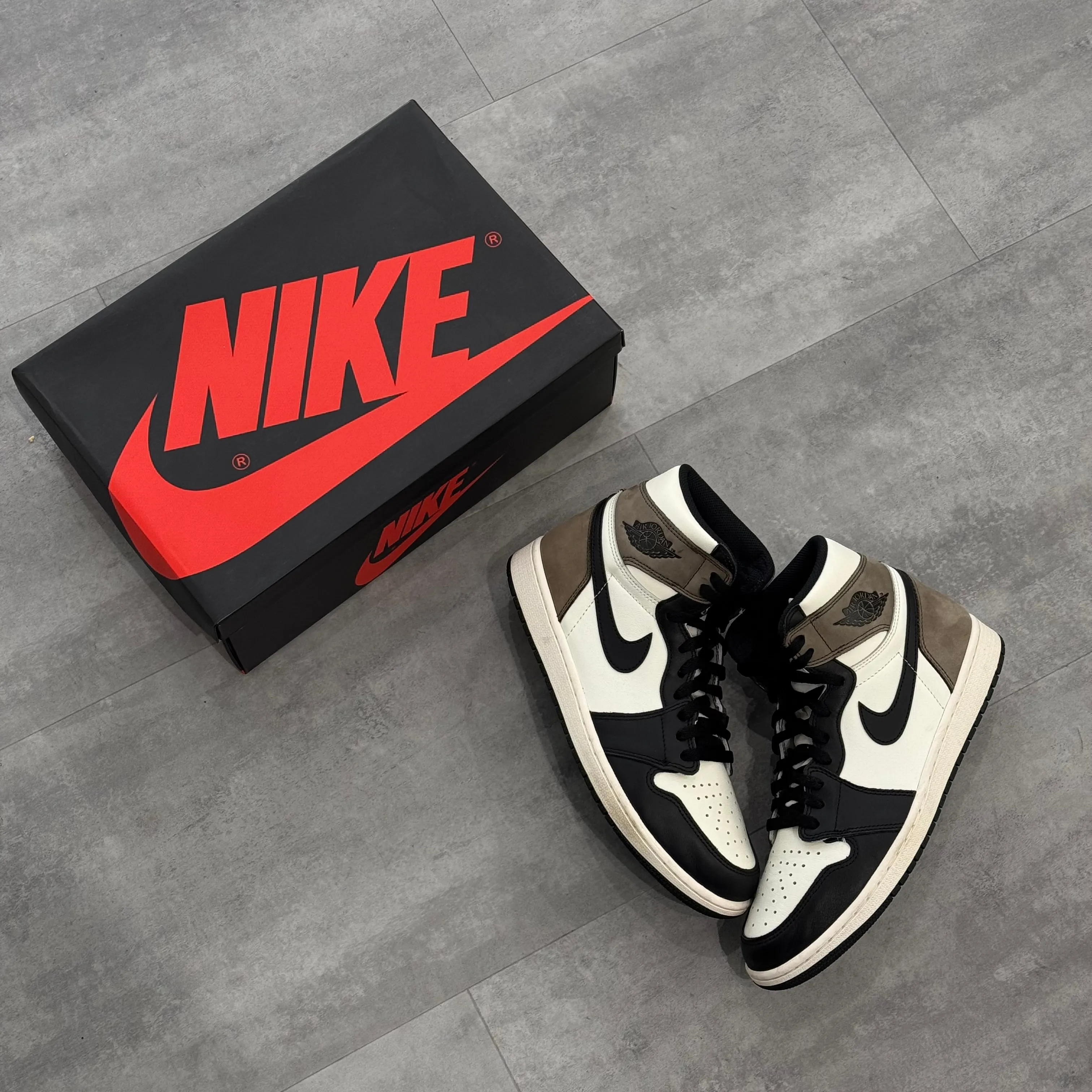 Air Jordan 1 Retro High Dark Mocha (44.5) - Usado