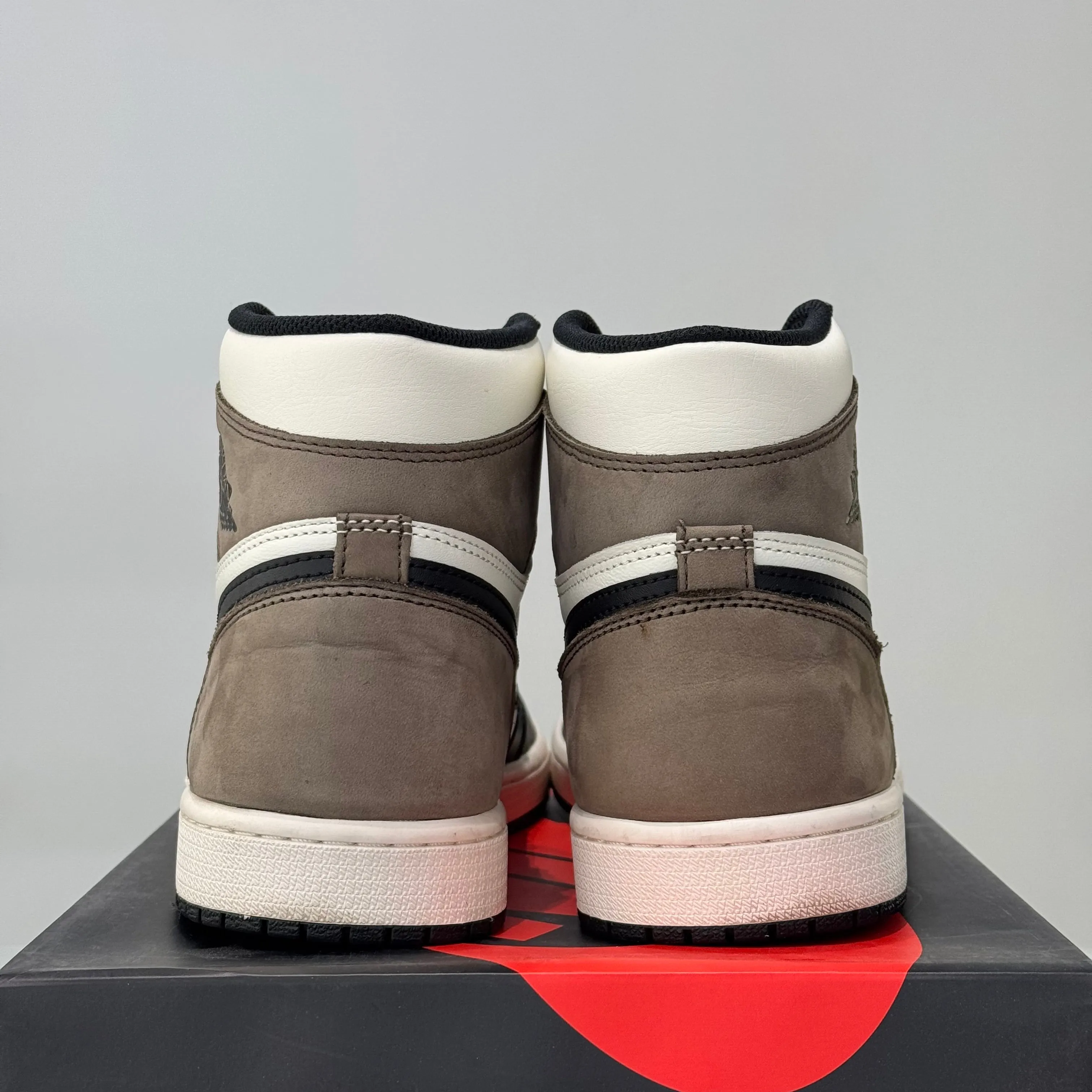 Air Jordan 1 Retro High Dark Mocha (44.5) - Usado