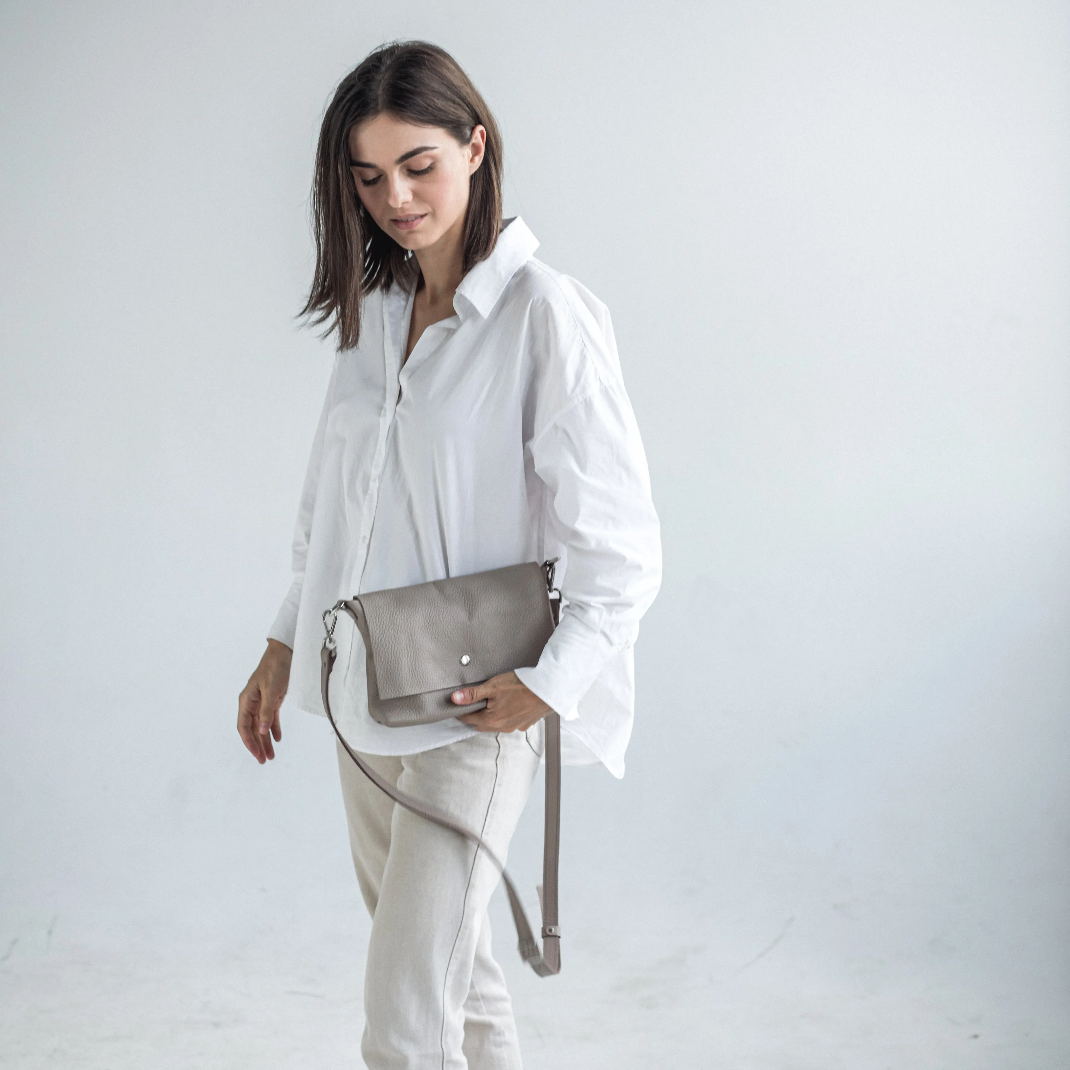 Beige pebbled leather crossbody bag