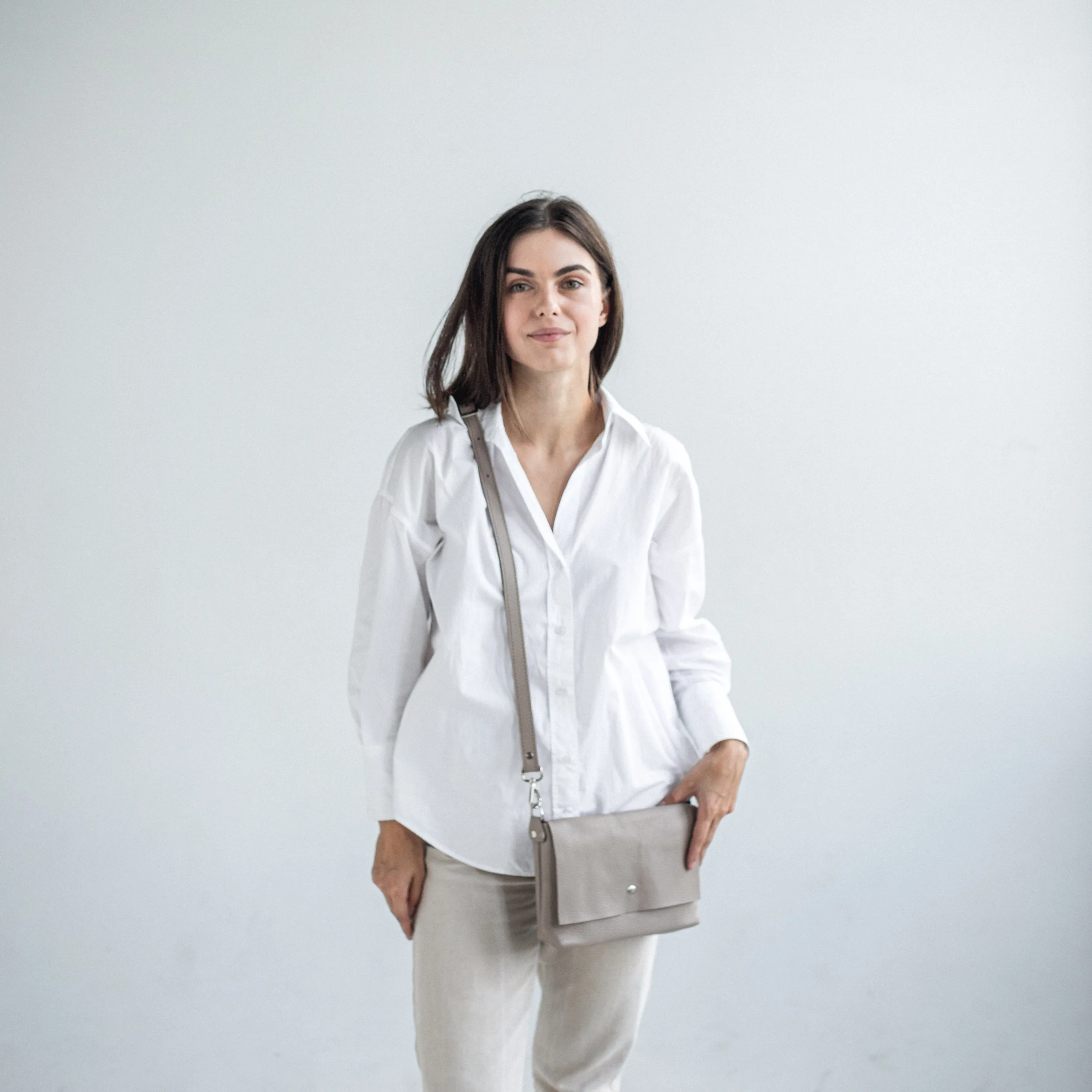 Beige pebbled leather crossbody bag