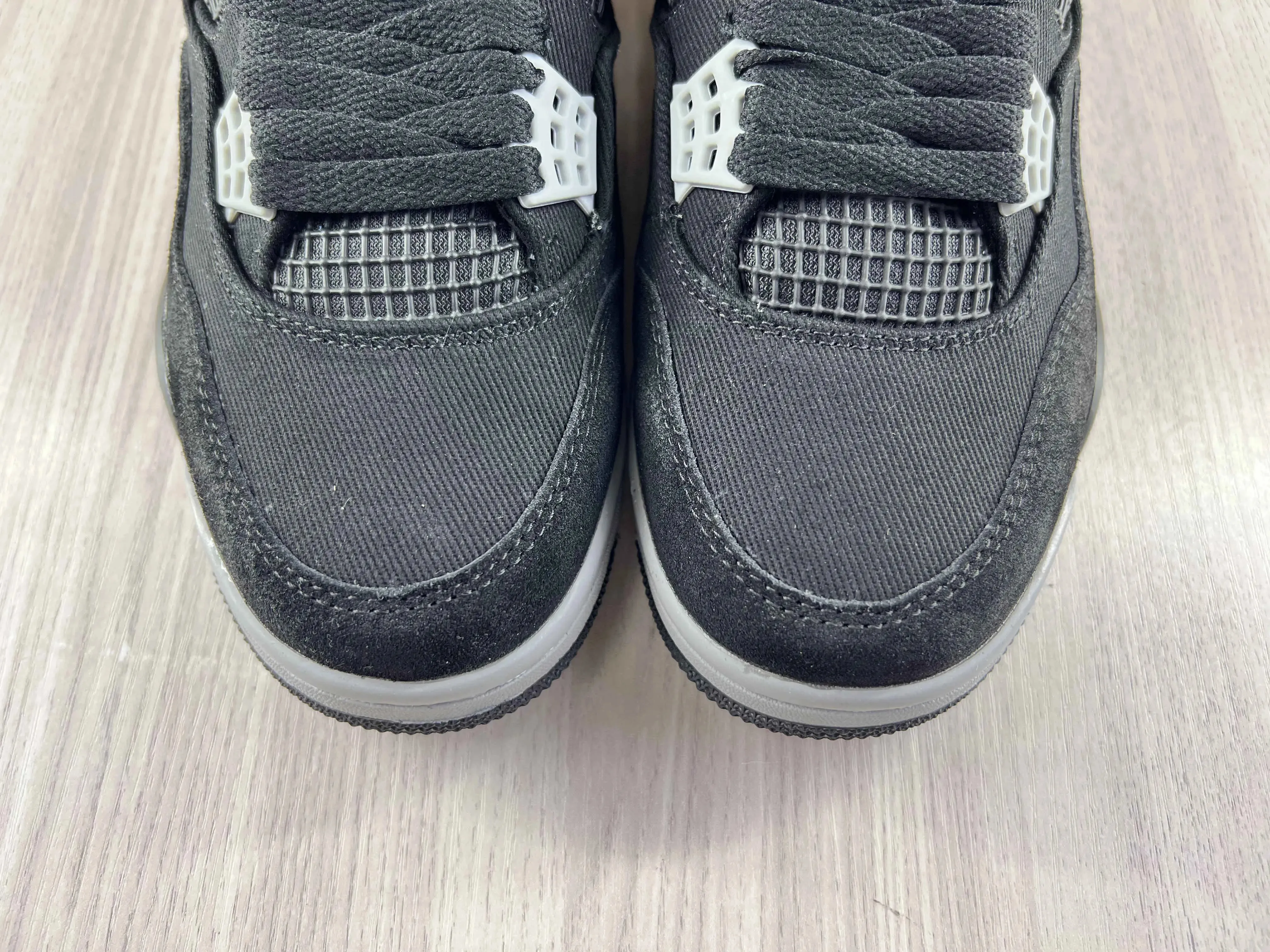 Classic Retro 4 Sneakers - SE Black Canvas