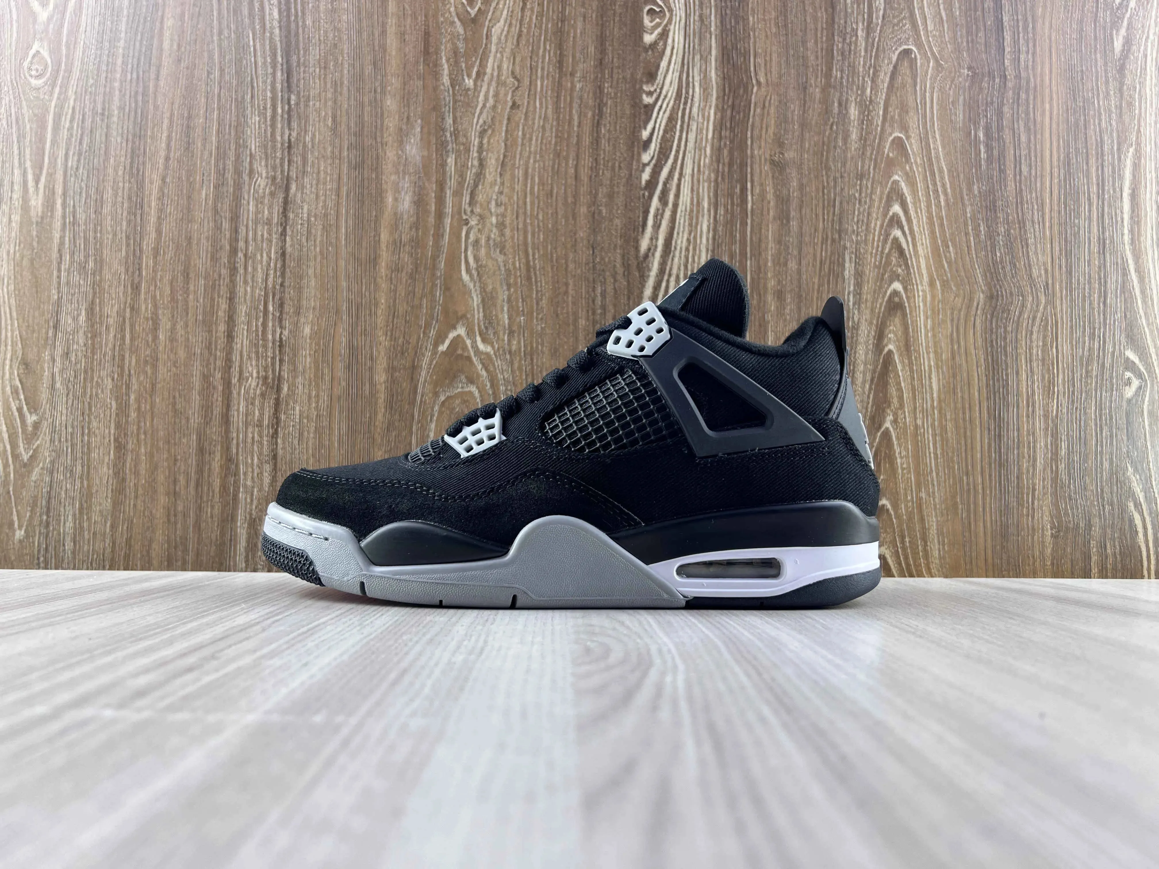 Classic Retro 4 Sneakers - SE Black Canvas
