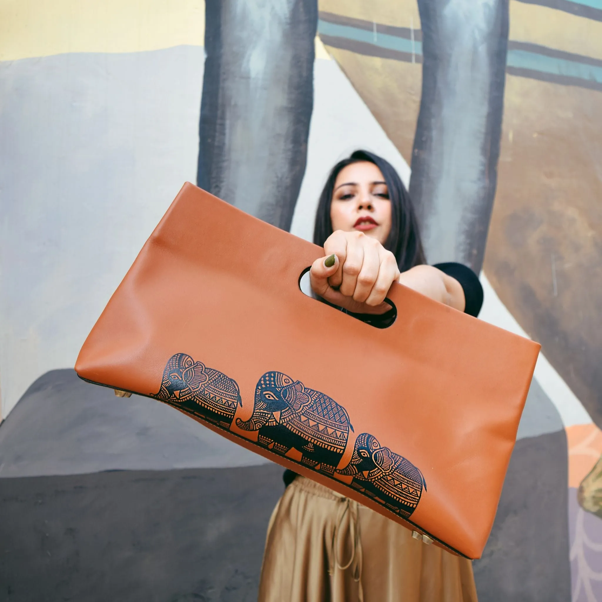 Handheld Tote – Tan