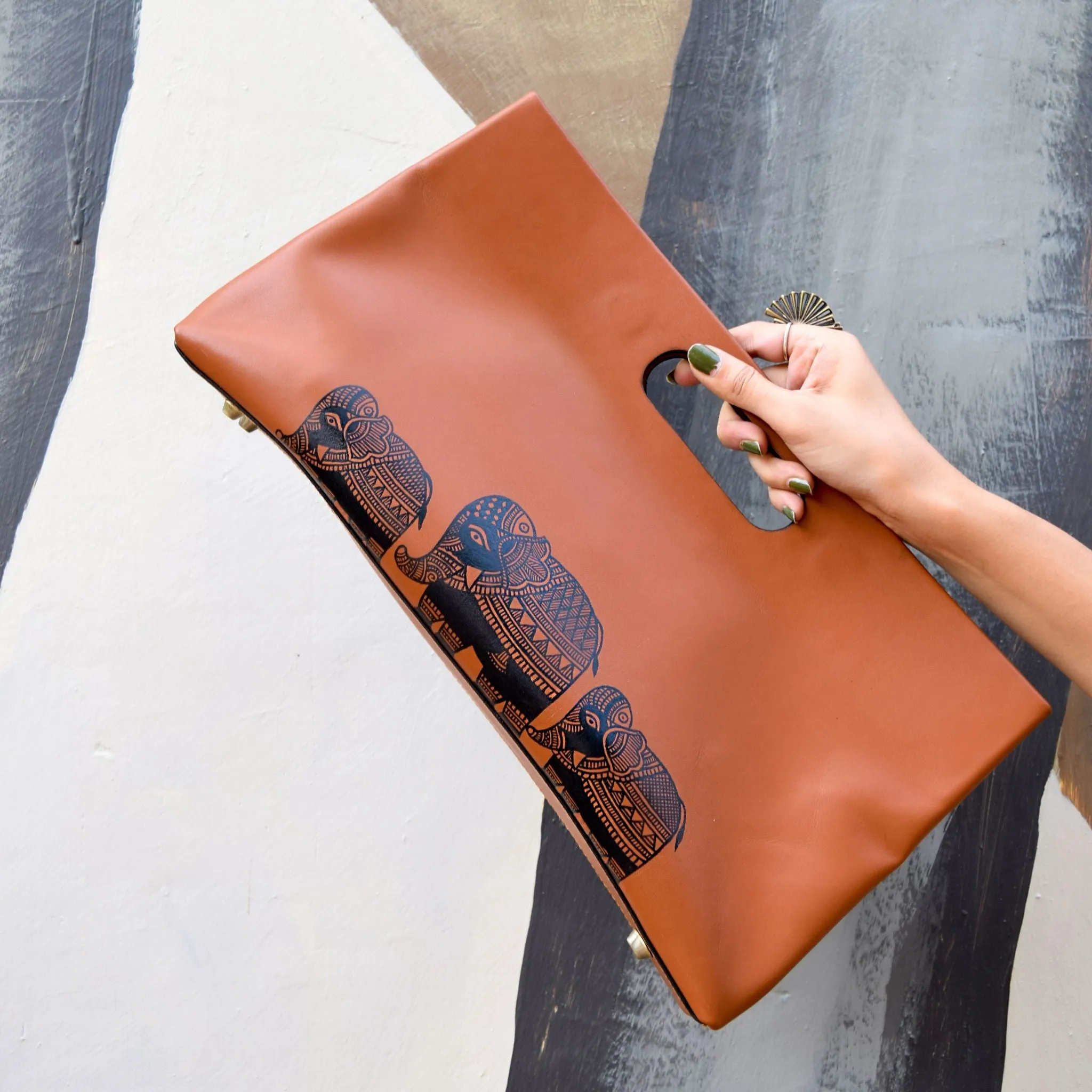 Handheld Tote – Tan
