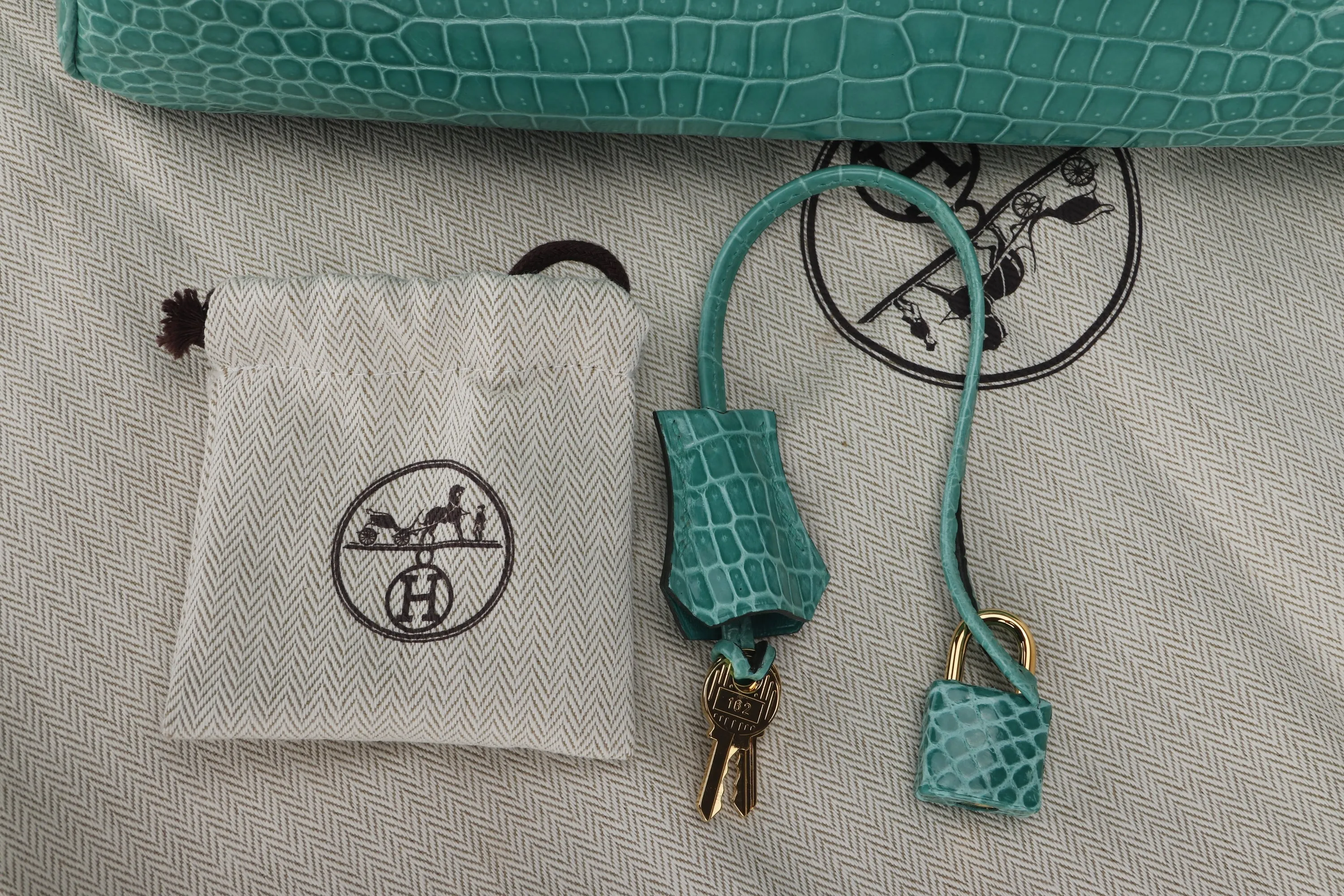 HERMES BIRKIN 30 (STAMP D) VERT JADE POROSUS CROCO LEATHER GOLD HARDWARE, WITH KEYS, LOCK, RAINCOAT, DUST COVER & BOX
