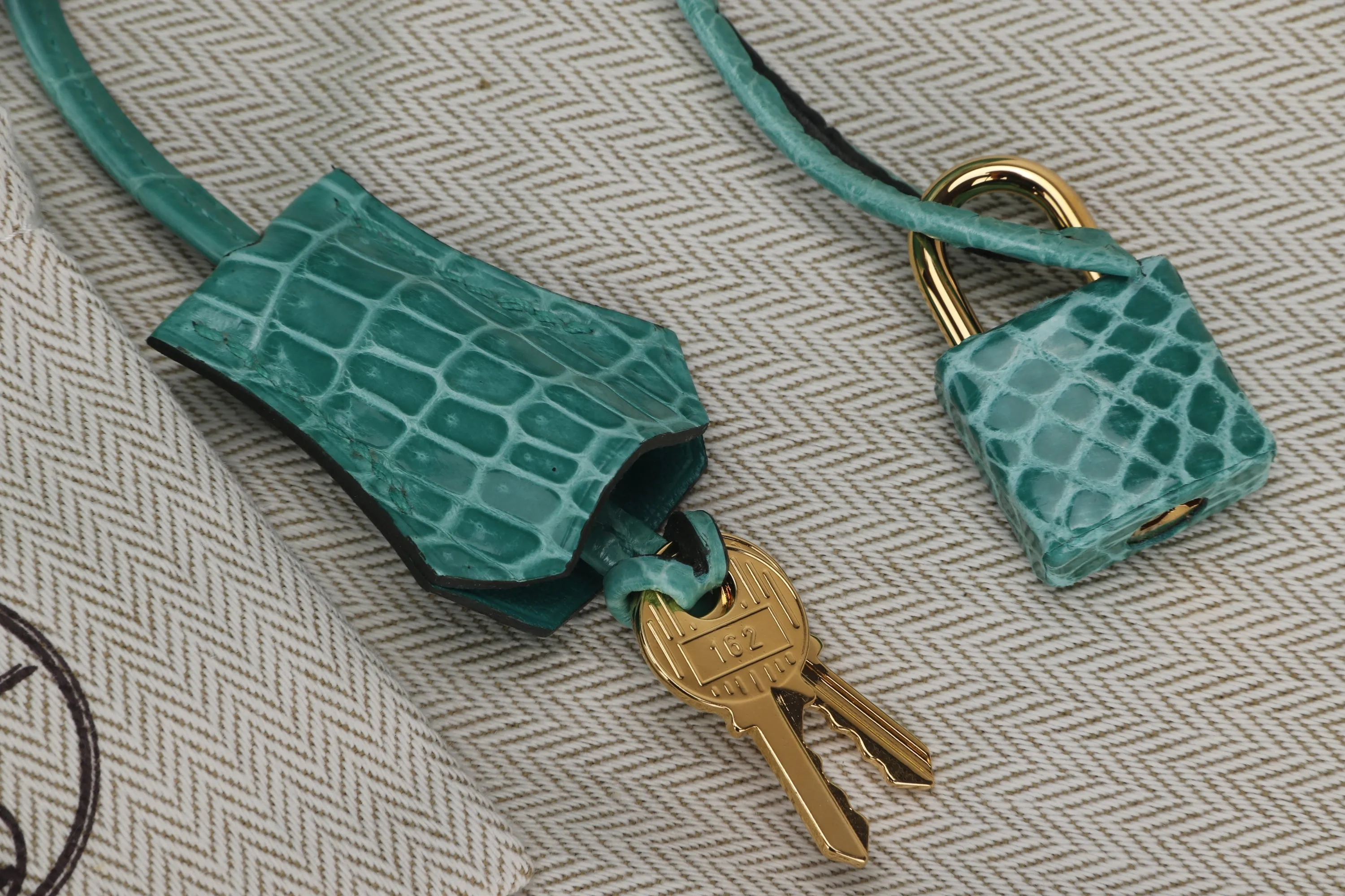 HERMES BIRKIN 30 (STAMP D) VERT JADE POROSUS CROCO LEATHER GOLD HARDWARE, WITH KEYS, LOCK, RAINCOAT, DUST COVER & BOX
