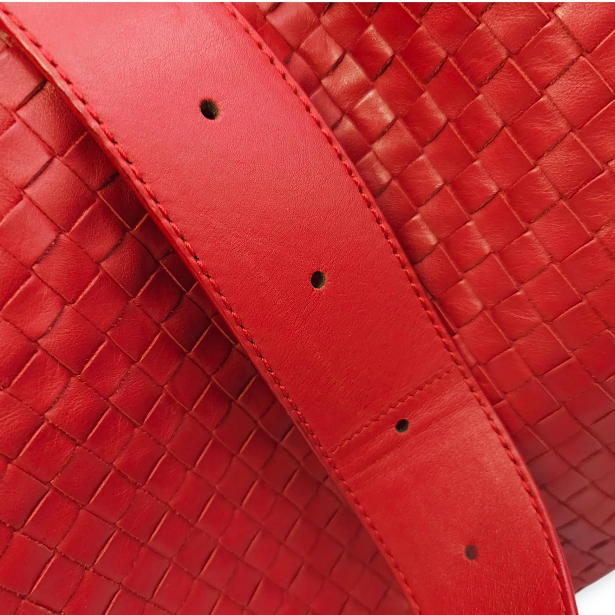 Intrecciato Messenger 34x29x8cm Red Crossbody Bag in Nappa Leather, Brunito hardware