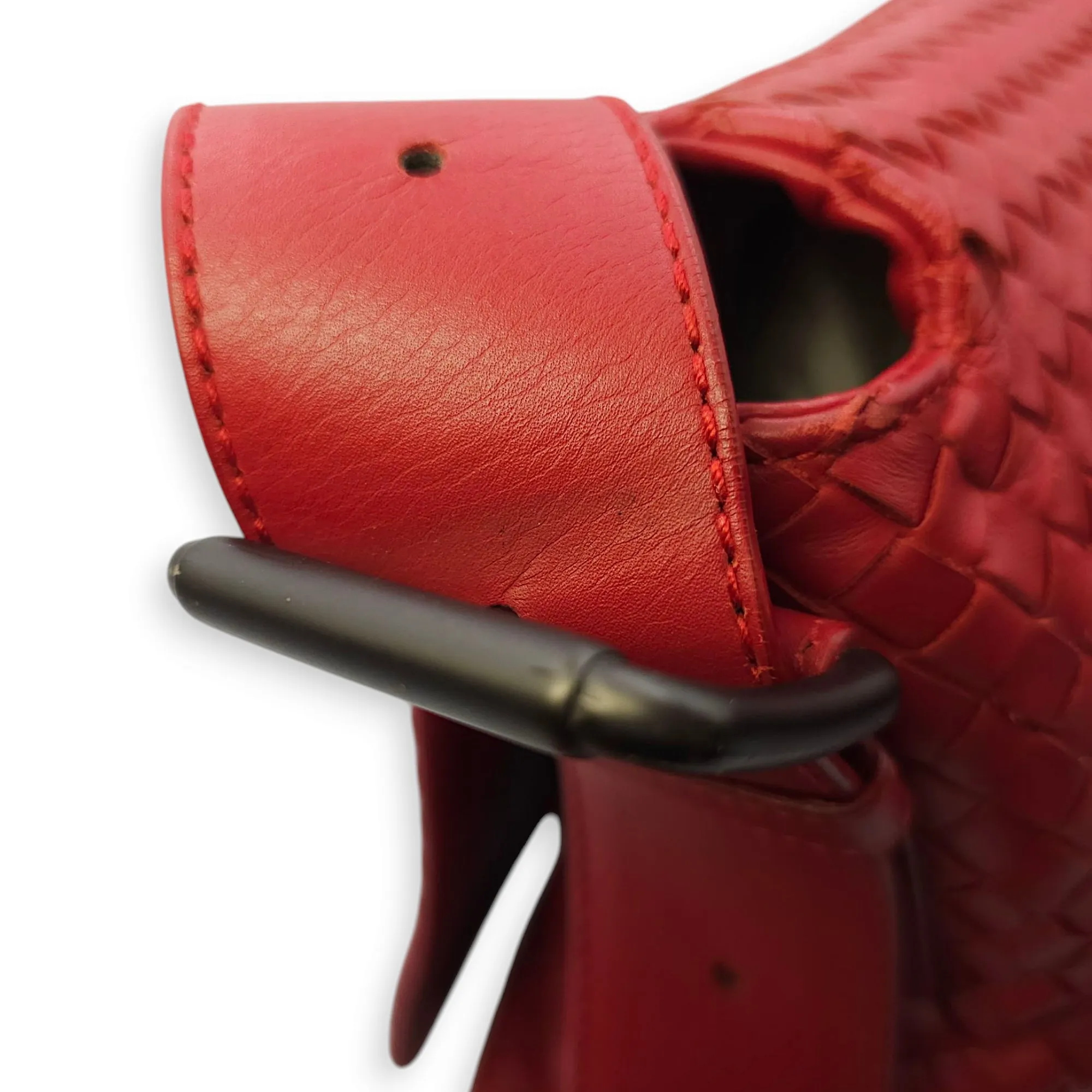 Intrecciato Messenger 34x29x8cm Red Crossbody Bag in Nappa Leather, Brunito hardware