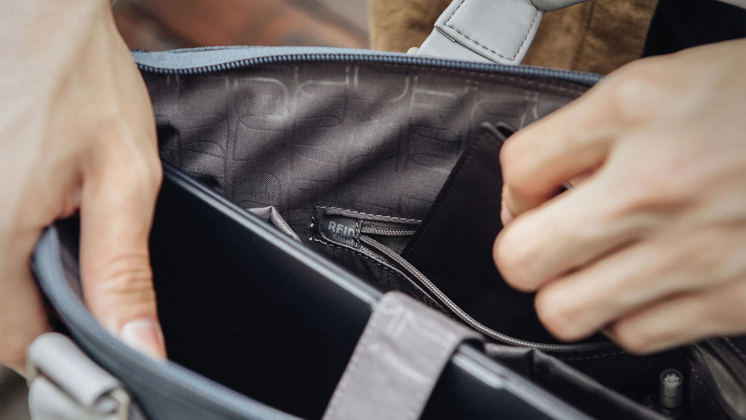 Urbana Lite Slim Laptop Briefcase