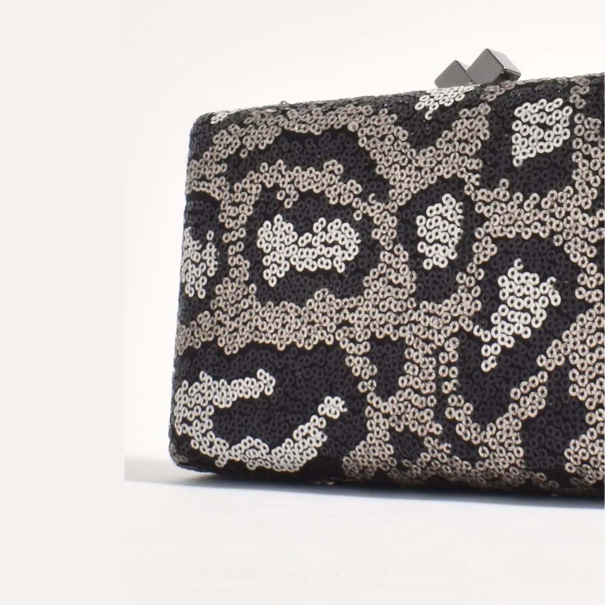 Vivie Sequin Structured Clutch (Cream/Black)